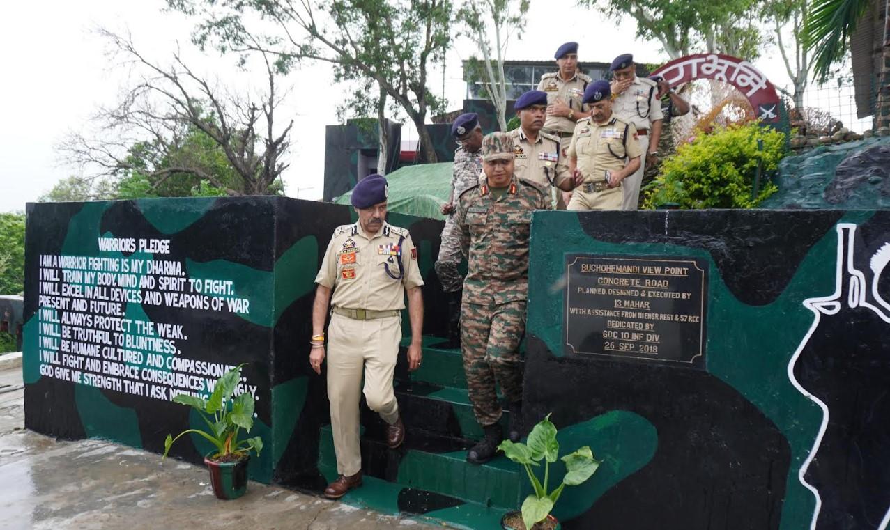 DGP J&K reviews Border Security at Buchohemandi View Point, Akhnoor Sector