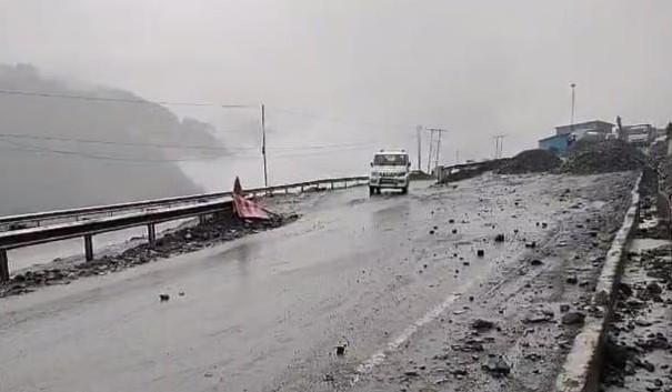 Jammu-Srinagar highway closed for traffic due to heavy rains