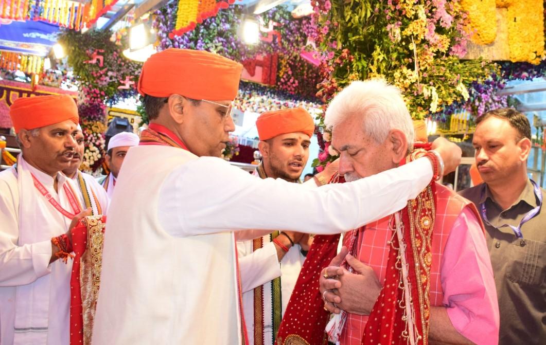 LG Manoj Sinha Pays Obeisance at Mata Vaishno Devi Temple