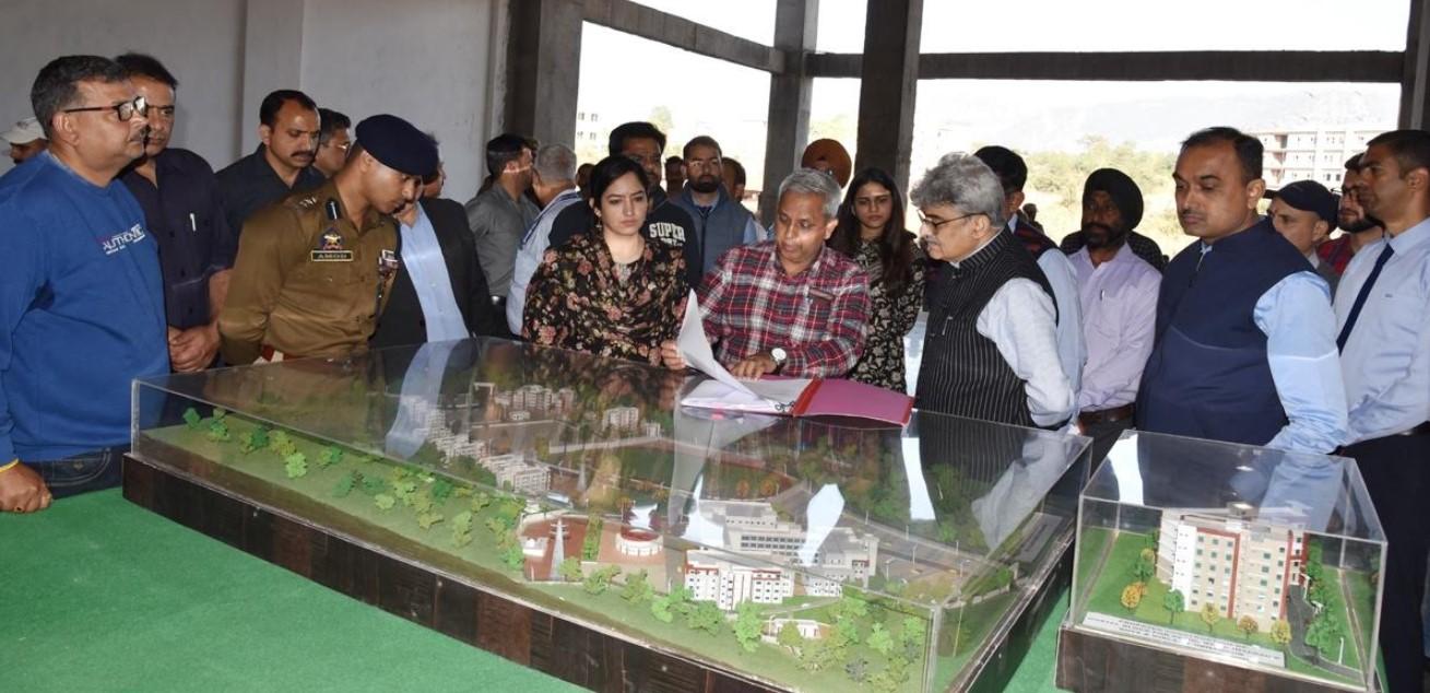 Chief Secretary reviews implementation of key developmental initiatives and flagship schemes in Udhampur