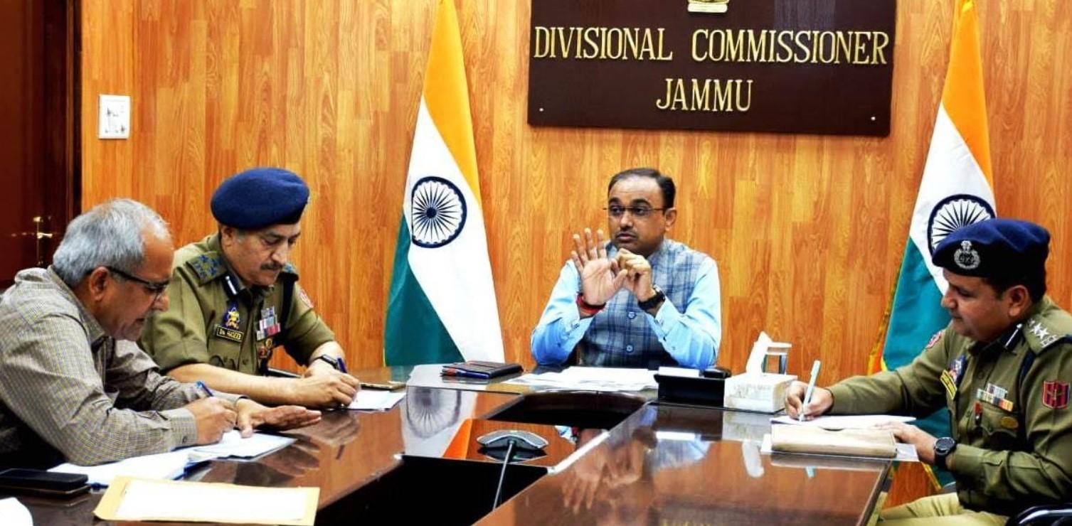 Divisional Commissioner reviews road construction status, traffic movement on NH in Ramban
