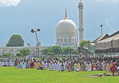 Eid prayers held peacefully in J&K as thousands throng to mosques