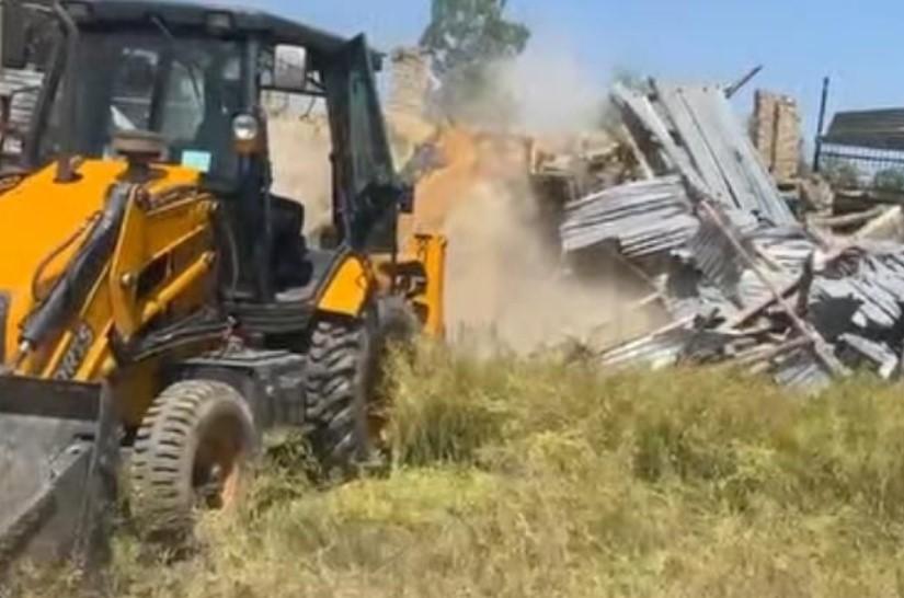 House of Husband-Wife Drug Peddling Duo Demolished in South Kashmir