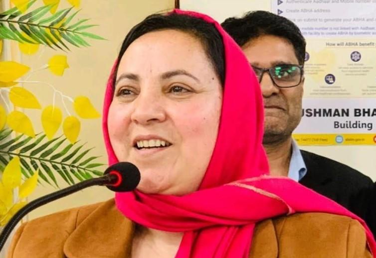 Sakeena Itoo thanks CM for free ridership for women in Smart City e-Buses, JKRTC buses