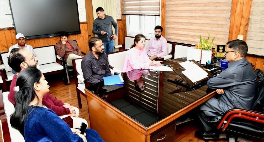 Graduate Engineers of PDD call on Javed Rana, seek resolution of long-pending issues