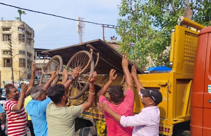 JMC Conducts Anti-Encroachment Drive in Old City Jammu