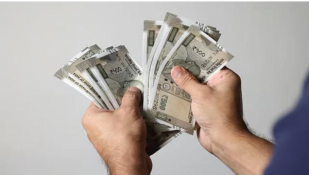 Rupee falls 19 paise to 85.89 against US dollar in early trade