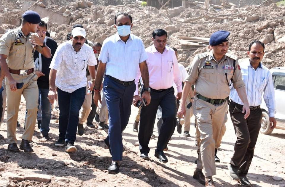 Div Com reviews restoration works, regulation of traffic on NH 44 at Thard