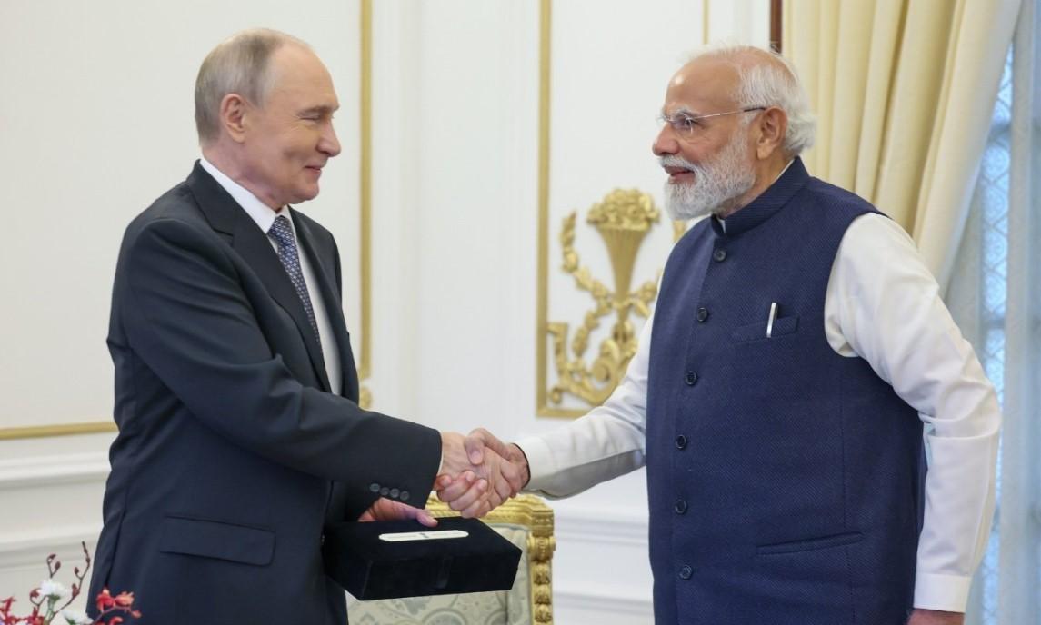 Modi, Putin discuss ways to combat terrorism; call for uncompromising global fight against it