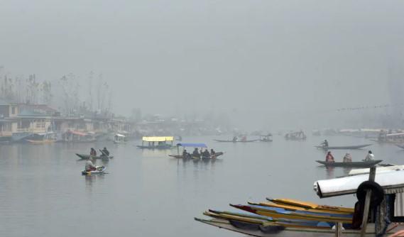 Kashmir Valley gripped by cold wave; Srinagar at minus 2.9 degrees