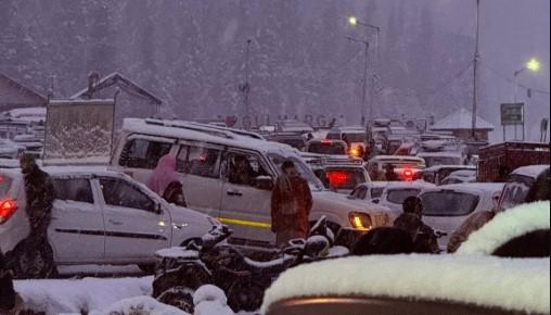 Gulmarg freezes at minus 8.8, cold wave intensifies in J&K