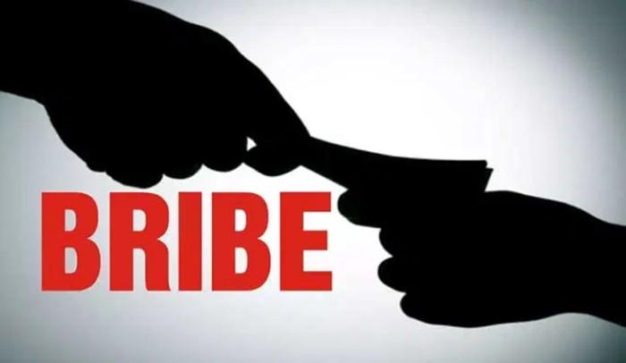 ACB arrests patwari for demanding Rs 10,000 bribe in Dooru Anantnag