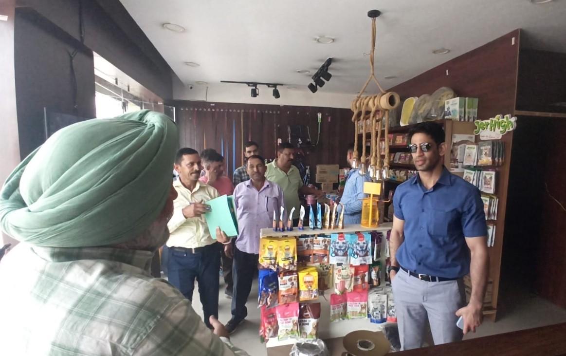JMC Cracks Down on Unregistered Pet and Bird Shops Across Jammu