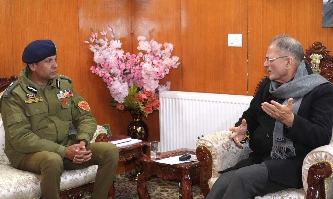 DGP Mukesh calls on LG Kavinder Gupta in Leh