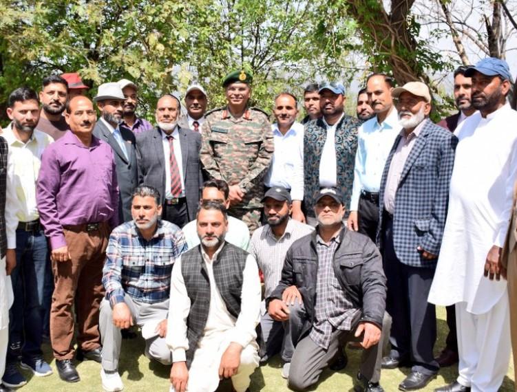 GOC White Knight Corps reviews security scenario in Rajouri
