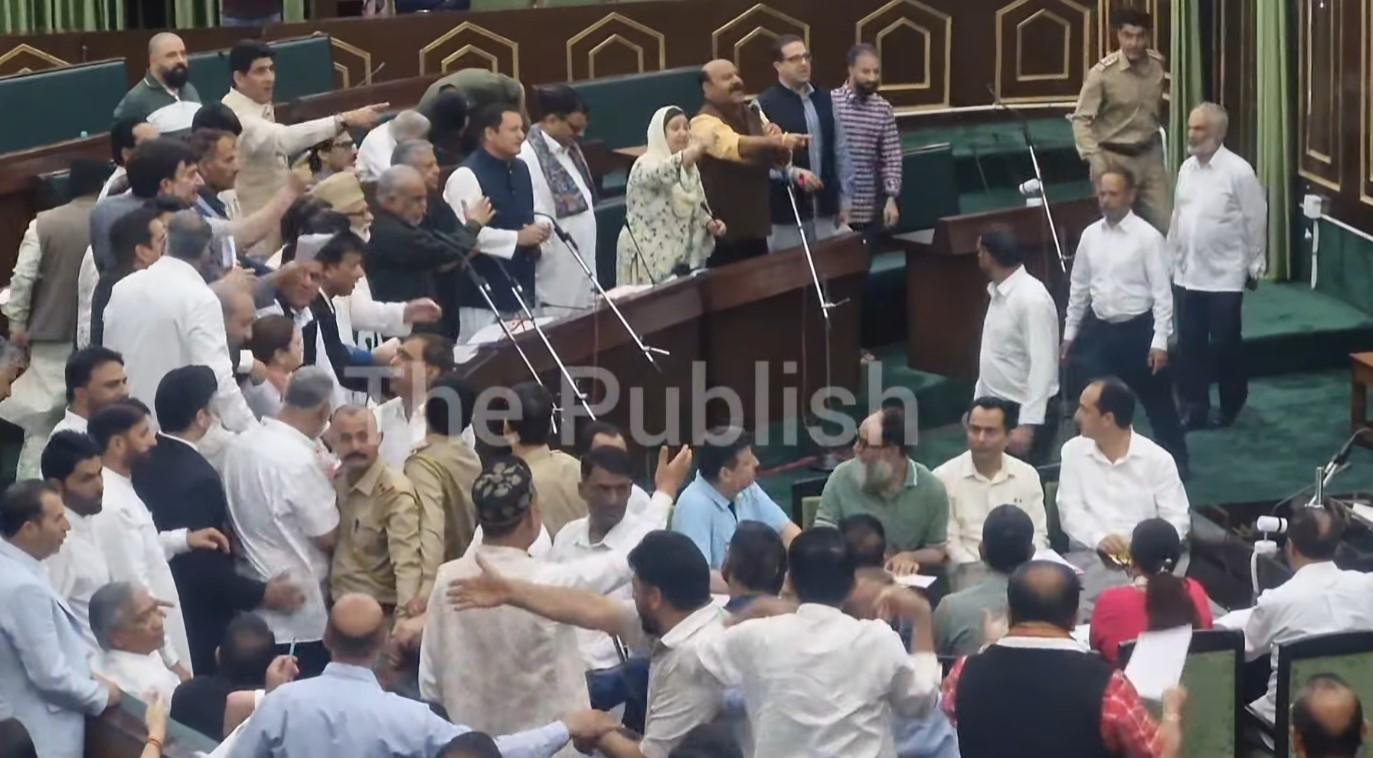 विधानसभा में सांसदों के हंगामा के बाद हाउस को करना पड़ा स्थगित