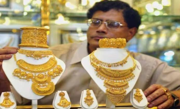Gold futures continue stellar show; surge Rs 1,493 to breach Rs 96k-mark