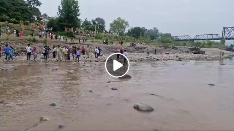 J&K: Water level in Chenab River decreases near Akhnoor, Jammu district