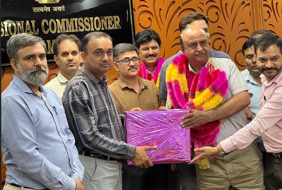 Div Com Jammu bids warm farewell to retiring officials