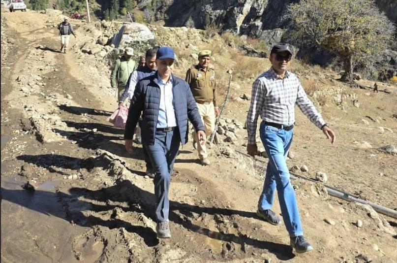 Div Com visits Shri Machail Mata Temple; Reviews ongoing development works