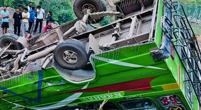 10 injured as minibus overturns in J&K’s Rajouri