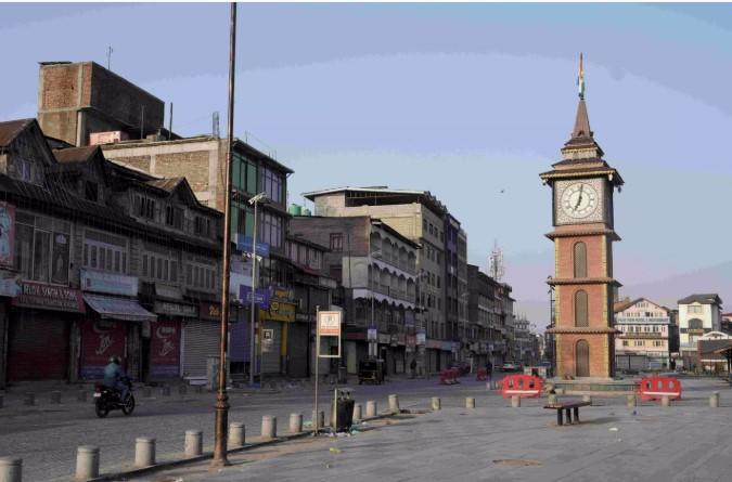 Shutdown against terror attack in Kashmir valley, first time in 35 years