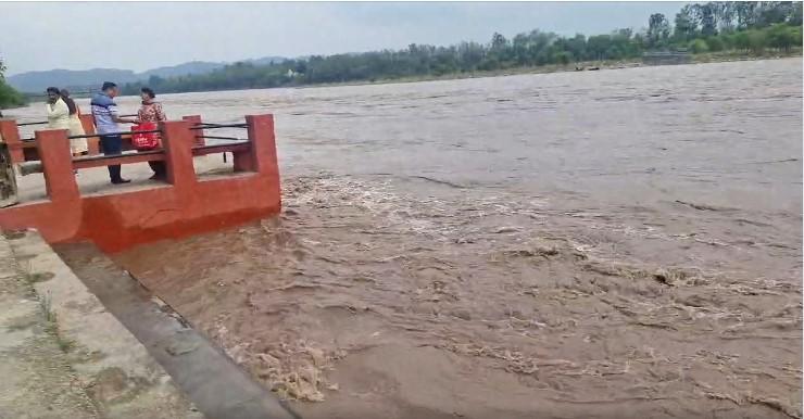 Chenab Water Level Rise Amid Heavy Rainfall