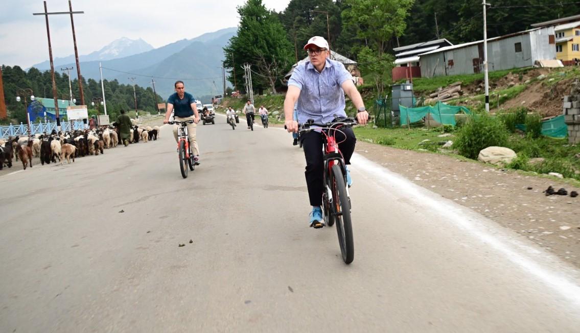Omar Abdullah visits Pahalgam, says terror won't stop tourism in Kashmir
