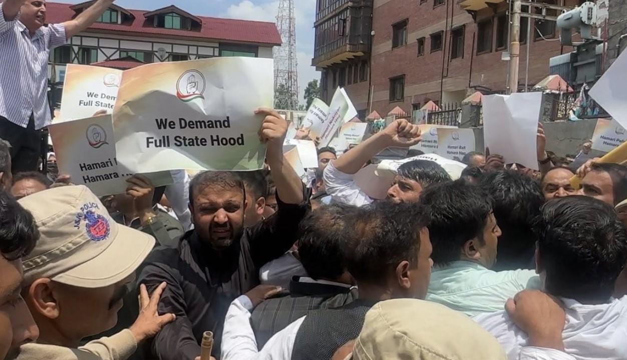 Police foil J&K Congress protest march to demand statehood restoration