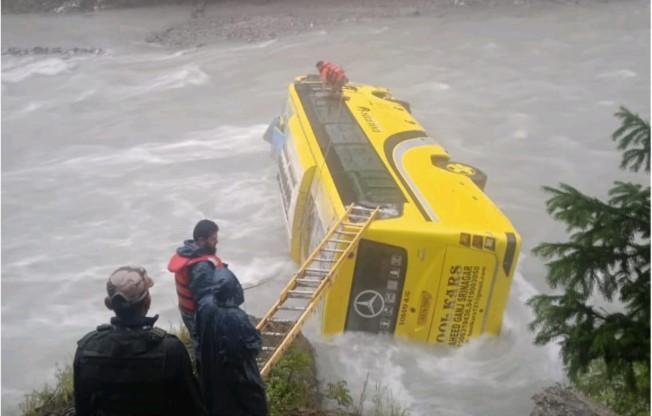 Bus carrying ITBP personnel falls into Sindh river in J&K's Ganderbal