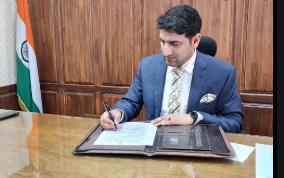 446153 vaccine doses administered in Srinagar district; Recovery rate touches 98.7%: DC Srinagar