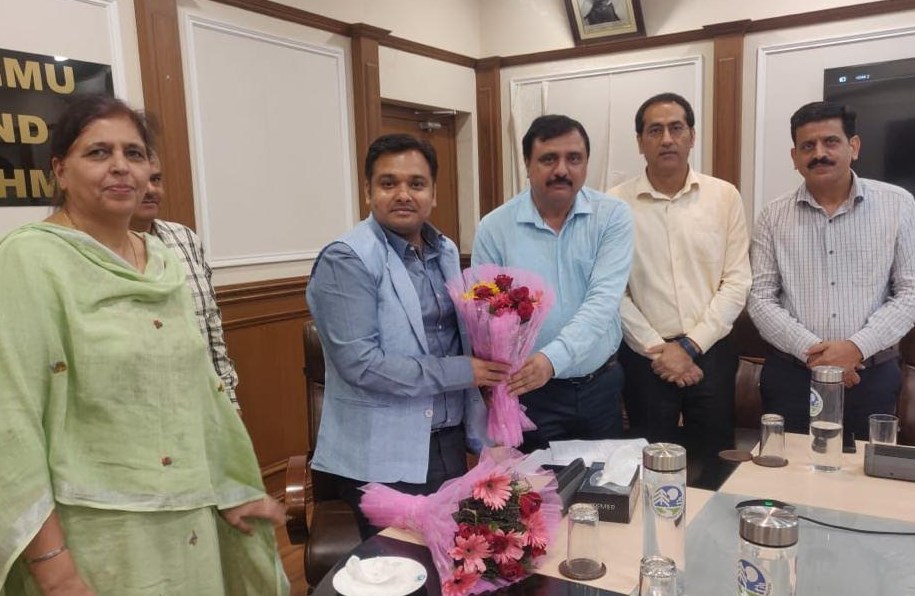 Dr Piyush Singla assumes charge of Secretary, PD&MD; assesses departmental working