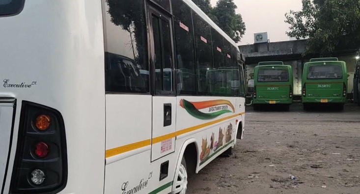 Transport Minister takes cognizance upon ongoing restrictions on JKRTC buses