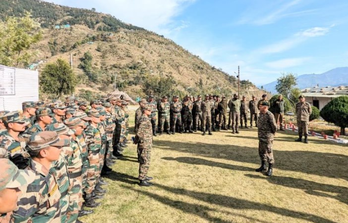 Army commander compliments troops for two successful operations in J&K
