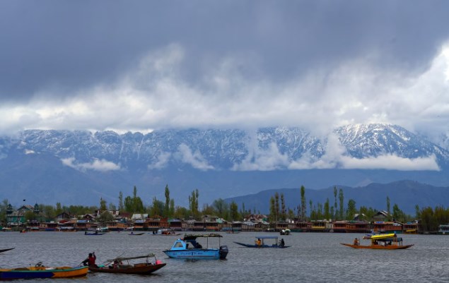 Light rain, snowfall likely over scattered places over Jammu and Kashmir: MeT