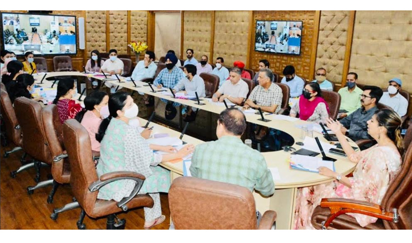 Yasha Mudgal inspects ongoing modernization work of Super Bazar Jammu, reviews working of Co-operative department