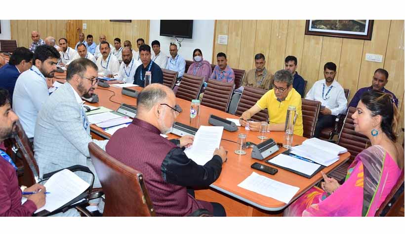 Yasha Mudgal reviews financial status of Anantnag, Baramulla Central Cooperative Banks of Kashmir division