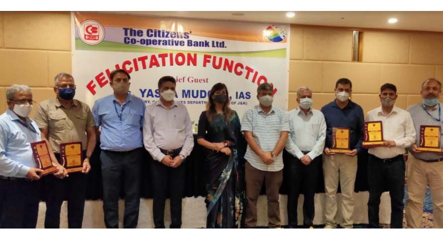 Yasha Mudgal felicitates top achiever branches of Citizens Cooperative Bank Limited