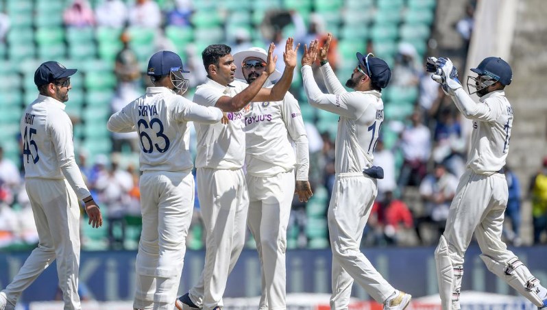 India thrash australia by an innings and 132 runs in First Test