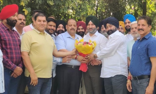 Rana takes up transporters' issues with Government