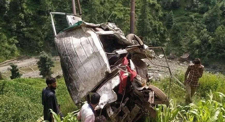 Husband-wife duo dead, four injured after cab rolls into gorge in Ramban