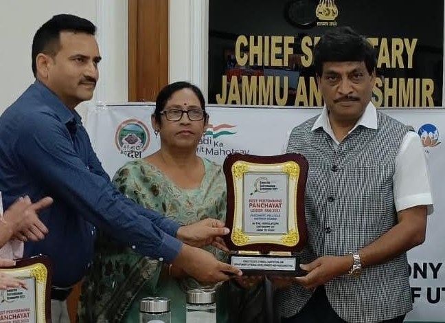 CS felicitates top performing panchayats of J&K under Swachh Survekshan Grameen 2023