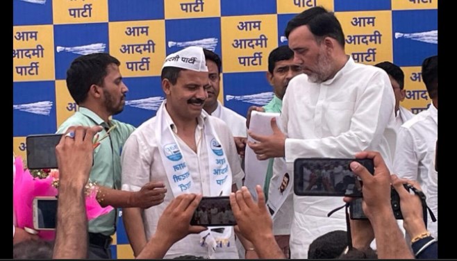 2 former MLAs, 4 DDC members from J&K join AAP