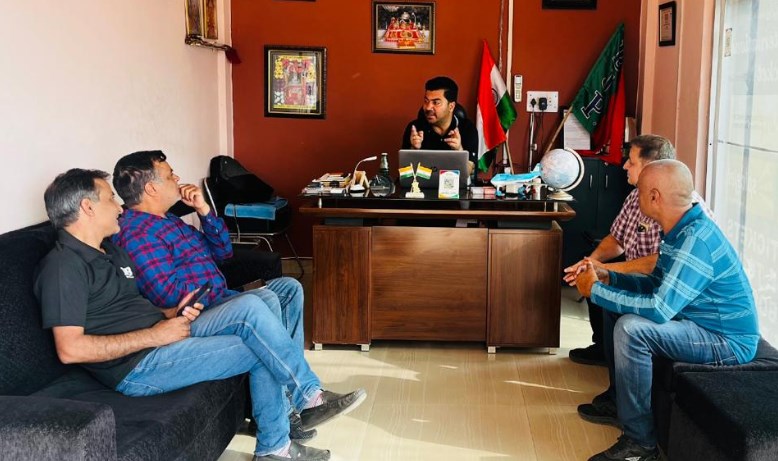 Members of Traders Federation Trikuta Nagar Calls on President Abhinav Anand