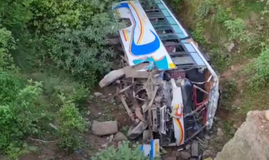15 pilgrims injured as bus rolls down near Katra