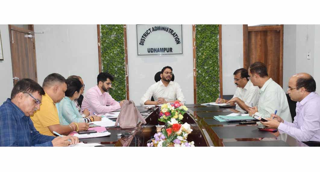 Udhampur DC seeks strict implementation of labour, environment laws on local Industry
