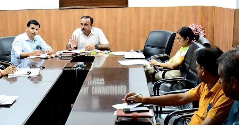 Div Com Jammu reviews land issues of Industries department