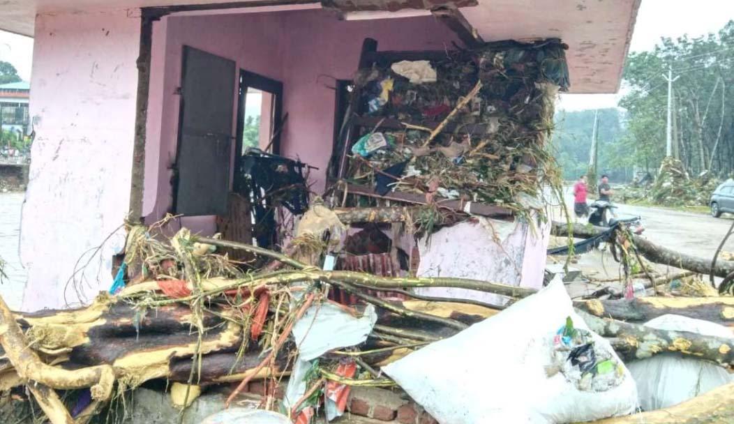 Jammu and Kashmir: 20 families evacuated after houses develop cracks due to rains in Rajouri