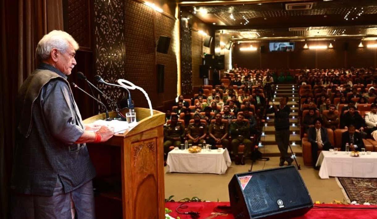 Lieutenant Governor attends the Foundation Day celebration of 13 States and UTs at Raj Bhawan