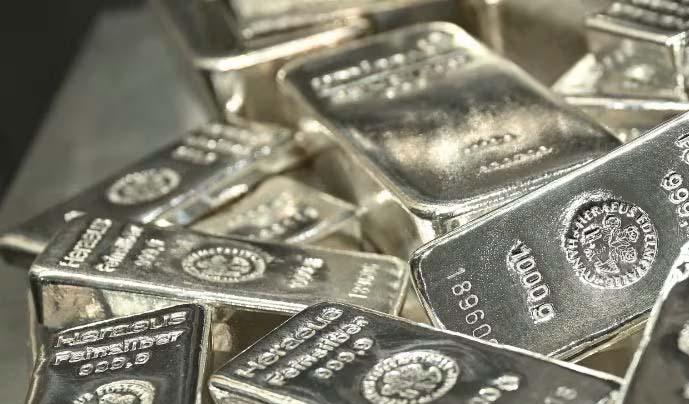 Silver futures hit new peak of Rs 2.72 lakh per kg on Iran jitters, mounting worries over Federal Reserve moves